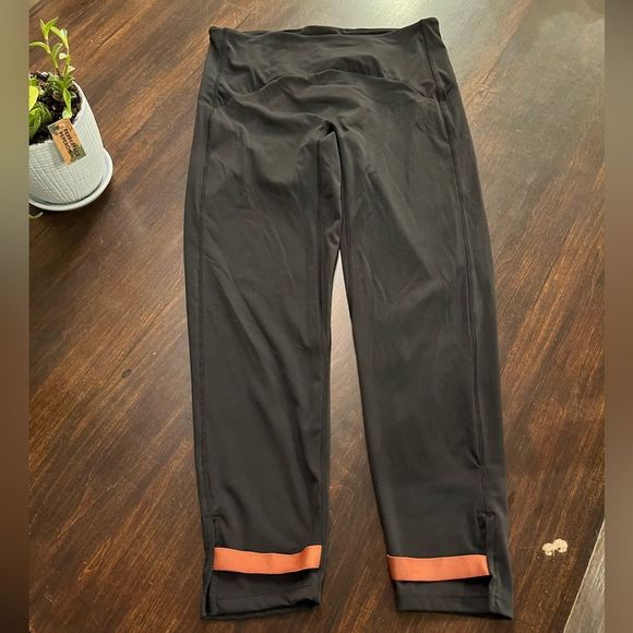 lululemon athletica Pants - ⭐️Zyia crops 093
